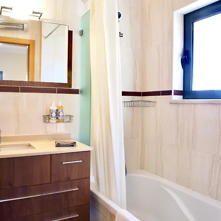 Moderno Perto Da Marina E Da *